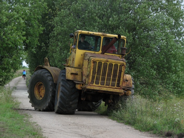 Traktor K-700